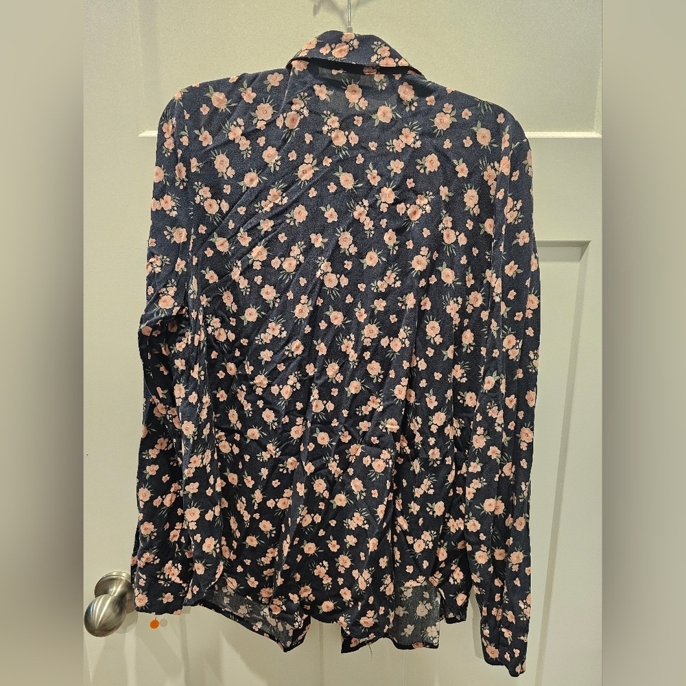 Taylor & Sage Navy Floral Smocked Button Down Blouse – Size L